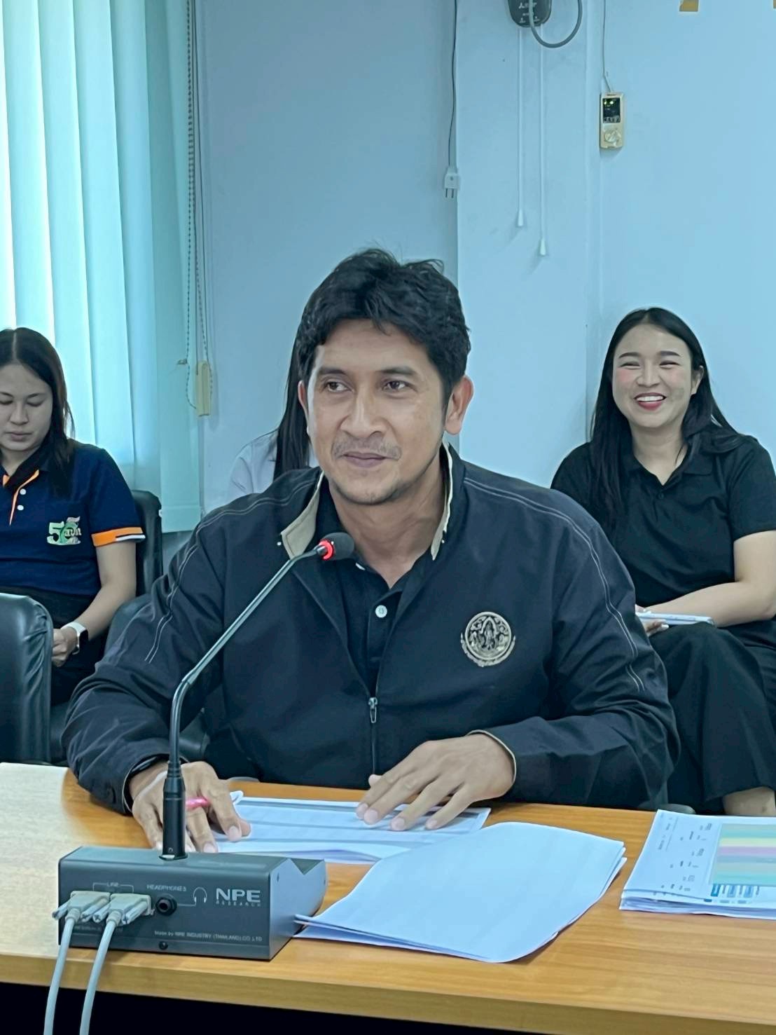 title - ผู้ตรวจราชการ ส.ป.ก. ประชุมติดตามผลการดำเนินงานตามแผนการตรวจราชการ ของ ส.ป.ก. ประจำปีงบประมาณ พ.ศ. 2569 รอบที่ 1 พร้อมลงพื้นที่มอบกิ่งพันธุ์โกโก้คุณภาพดีจำนวน 3,000 ต้น ณ จังหวัดชุมพร